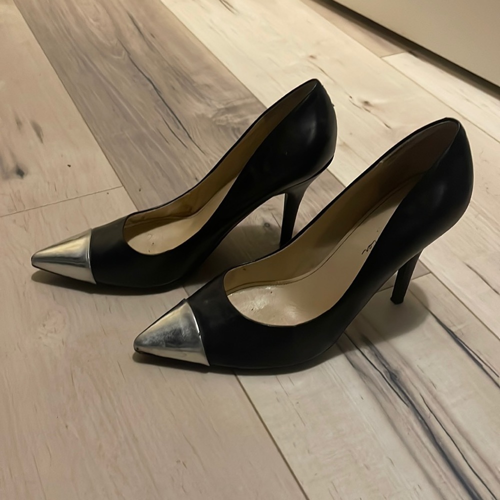 Marc Fisher Black Leather with Metalic Toe Stiletto sz 8